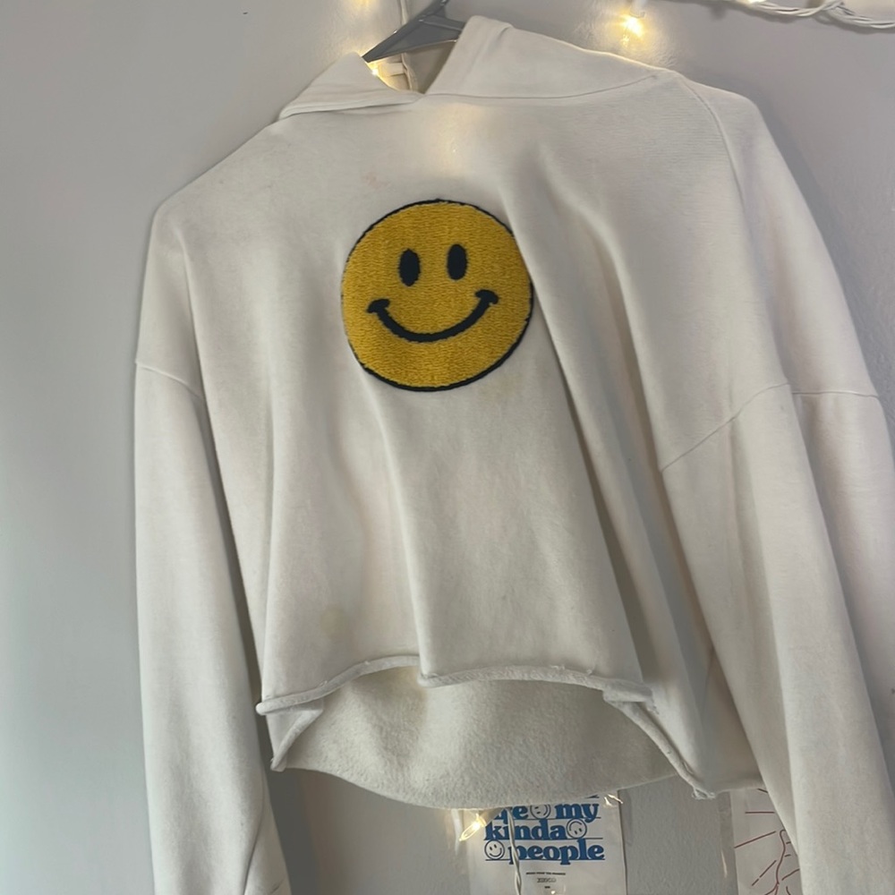 White smiley sweatshirt small